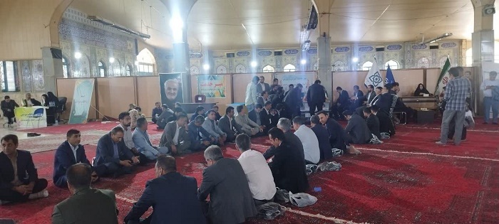 برپایی میز خدمت در مصلی نماز جمعه یاسوج