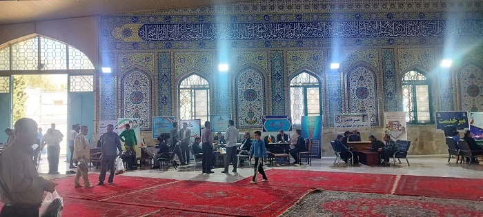 برپایی میز خدمت در مصلی نماز جمعه یاسوج