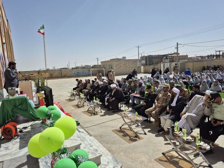 توزیع ۶ هزار لوازم التحریر در مناطق محروم مرزی توسط قرارگاه شهید قاجاریان سپاه