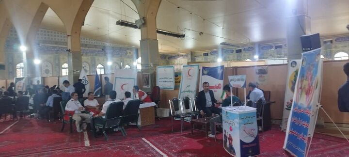 برپایی میز خدمت در مصلی نماز جمعه یاسوج