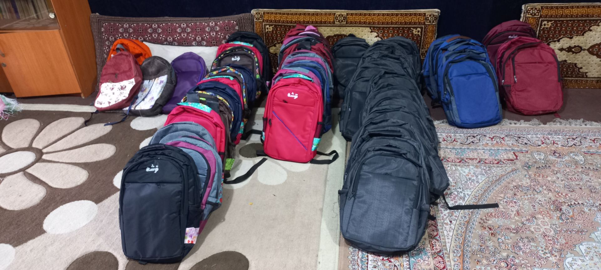 اهدای ۵۴ بسته نوشت افزار بین نیازمندان