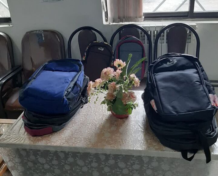 اهدای ۵۴ بسته نوشت افزار بین نیازمندان