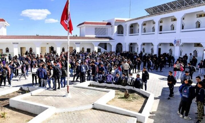 ادای« نماز» در مدارس تونس جنجال برانگیز شد