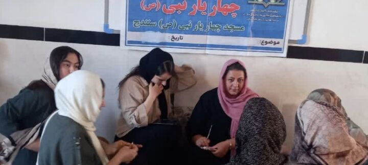 آغاز کارگاه‌های آموزش هنر بافتنی ویژه دختران و مادران در کانون چهار یار نبی سنندج