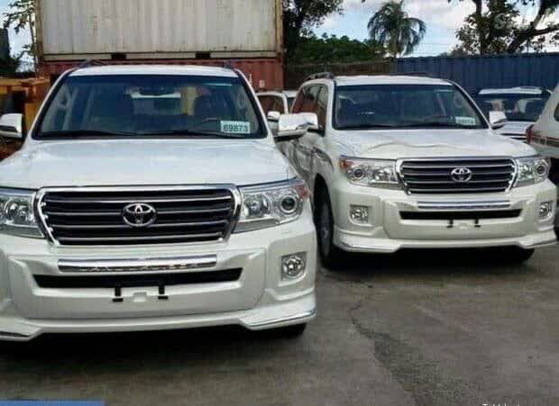 توقیف ۴ دستگاه خودرو خارجی قاچاق در آب‌های بندر جاسک