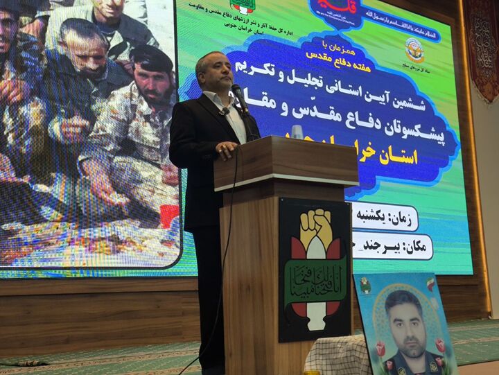 "دانشگاه و خانواده" خط مقدم مقابله با توطئه‌های فرهنگی و نرم