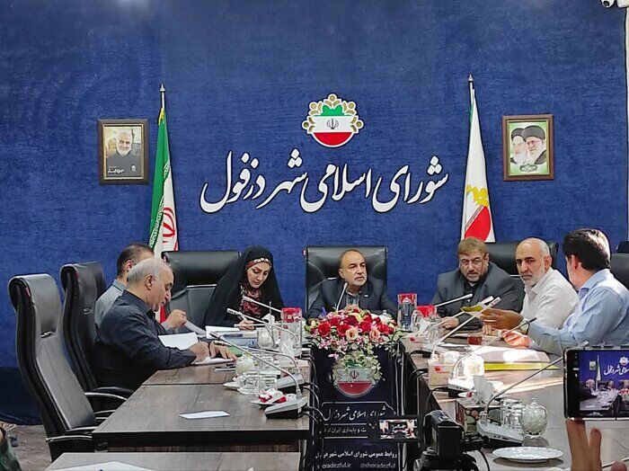 مساجد محور فعالیت‌ها و حل مسائل باشند