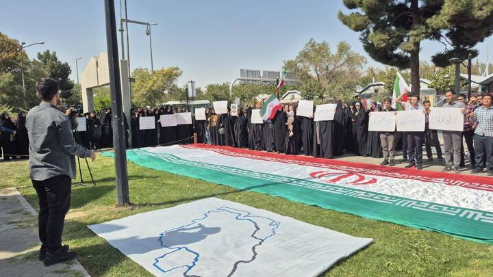 تجمع دانشجویان مشهدی در حمایت از مواضع رئیس جمهور