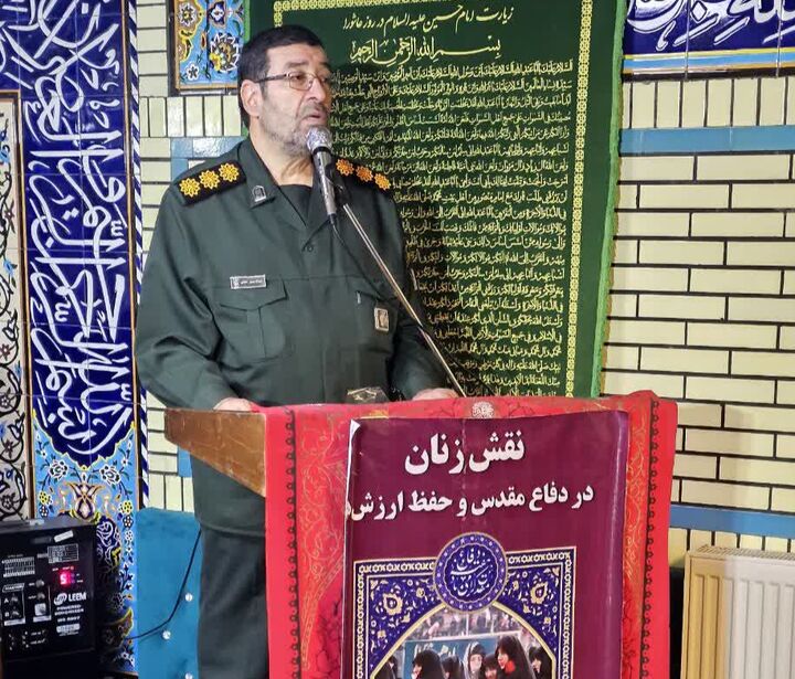 لزوم معرفی بانوان به عنوان پیشگامان عرصه جهاد و مقاومت