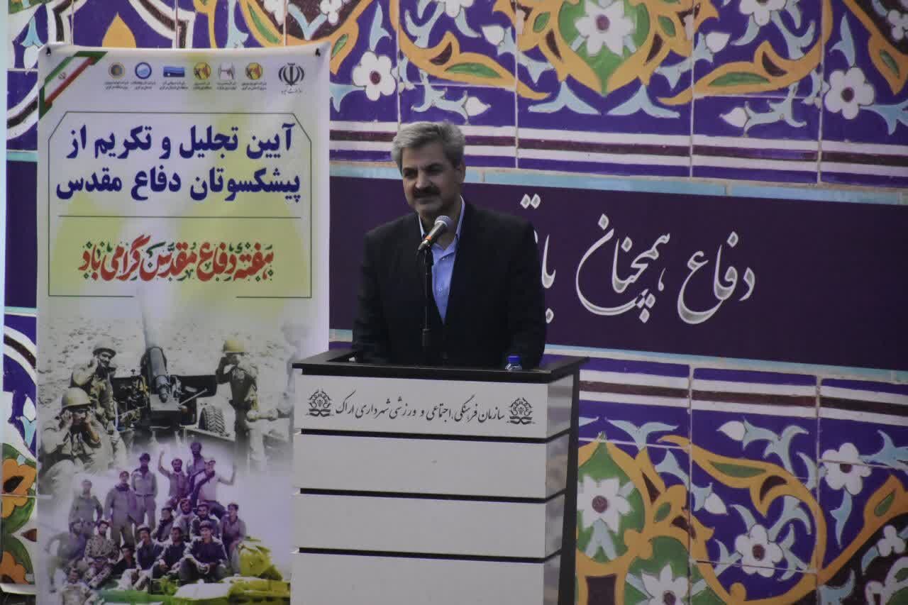 تجلیل از ایثارگران و خانواده‌های شهدا ضرورت ملی و اخلاقی است