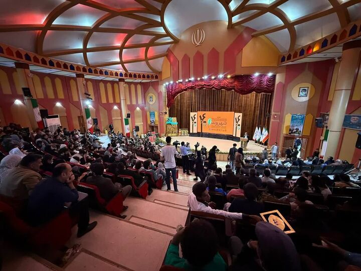 درخشش هنرمندان ایلامی در جشنواره تئاتر خیابانی