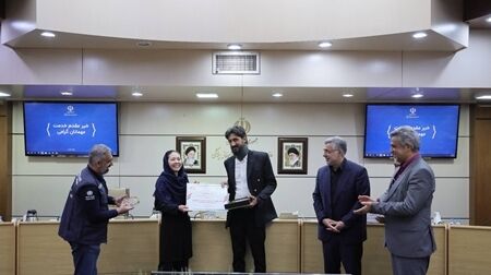 تقدیر وزیر بهداشت از کارگردان فیلم برگزیده «ژاو»