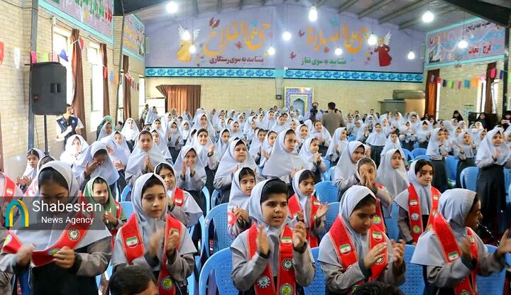 جشن عاطفه‌ها با شعار "آینده ساز باشیم" در زنجان برگزار شد