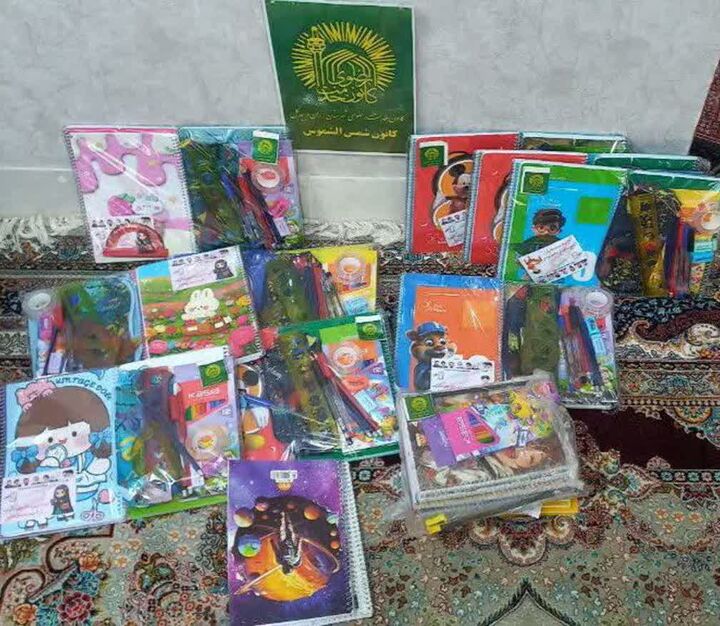 توزیع ۳۹۰ بسته نوشت‌افزار متبرک توسط خادمیاران رضوی در آران و بیدگل