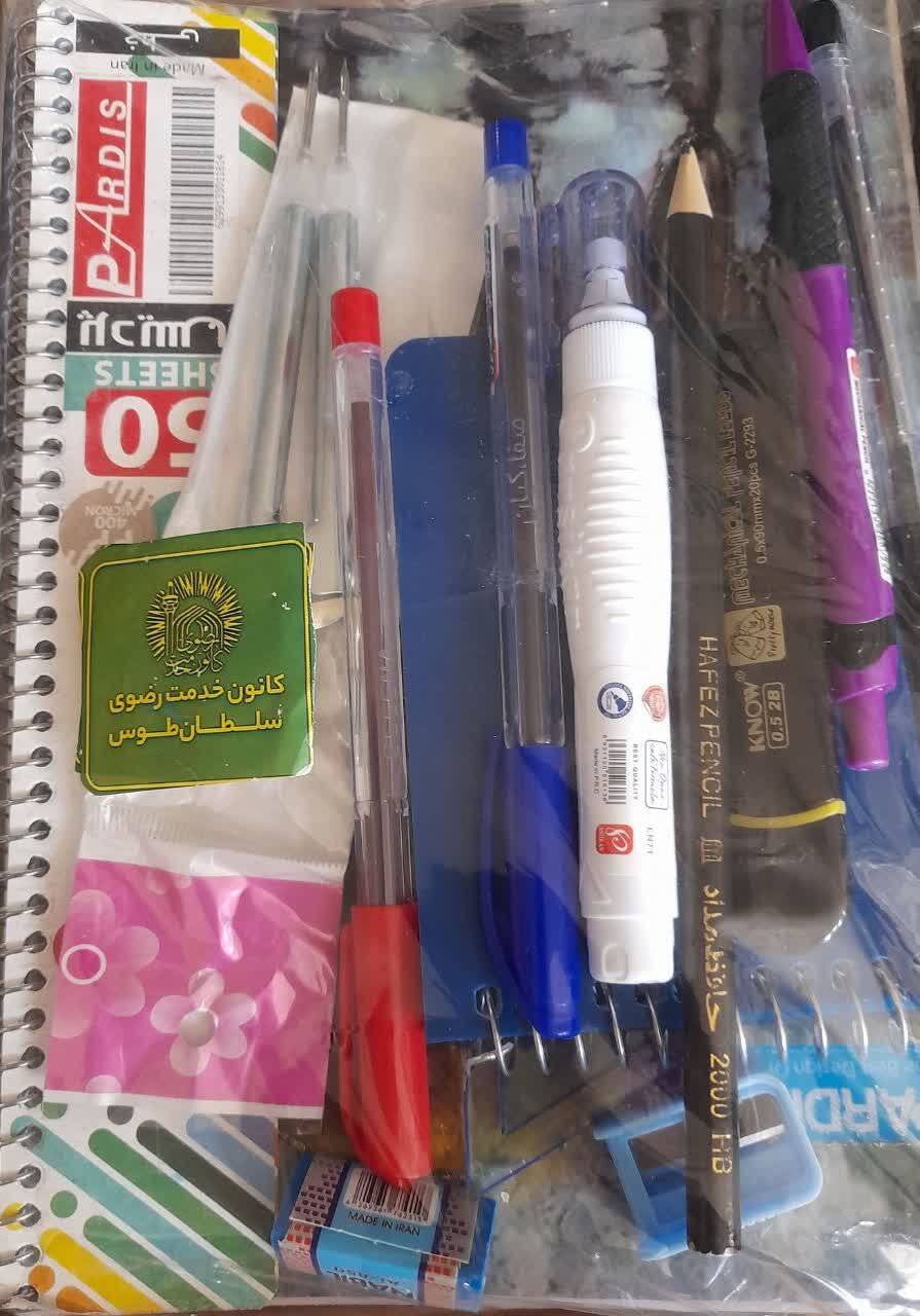 توزیع ۳۹۰ بسته نوشتافزار متبرک توسط خادمیاران رضوی در آران و بیدگل