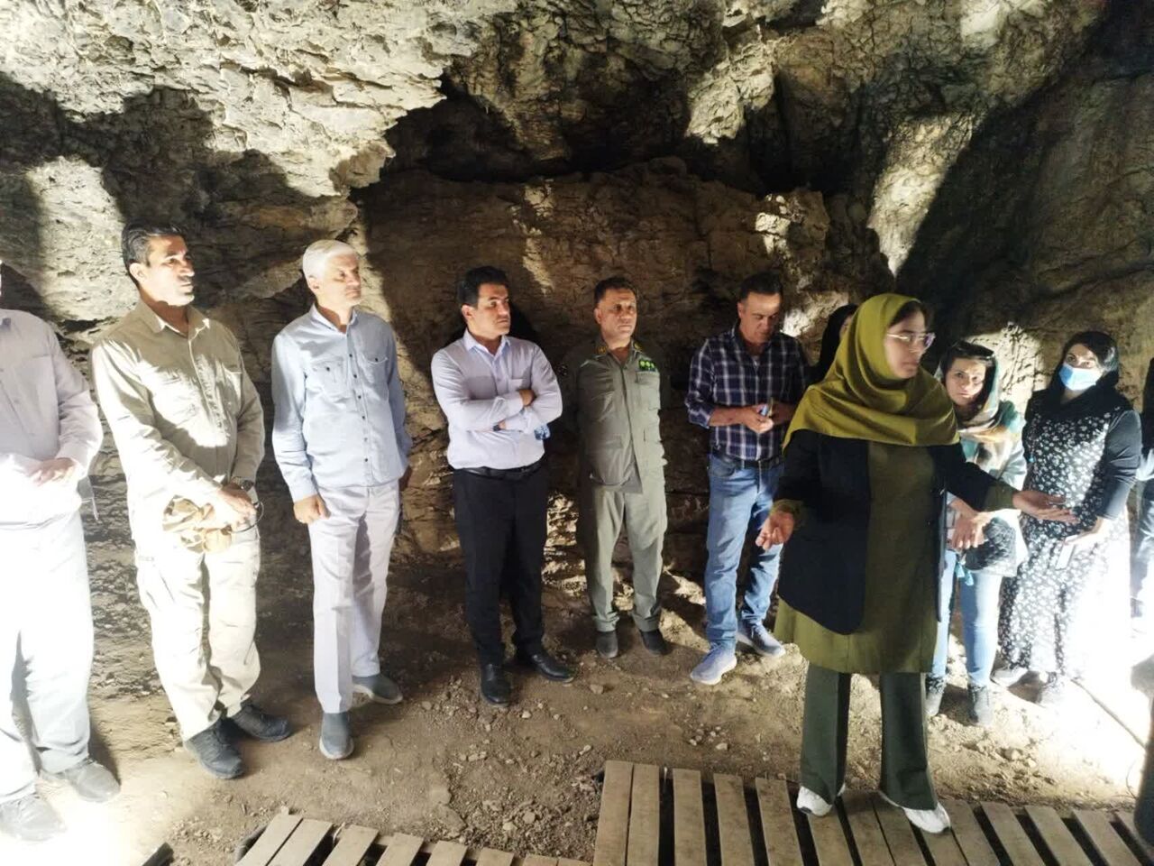 فم تور آشناسازی راهنمایان گردشگری با دره پیش از تاریخ خرمآباد برگزار شد