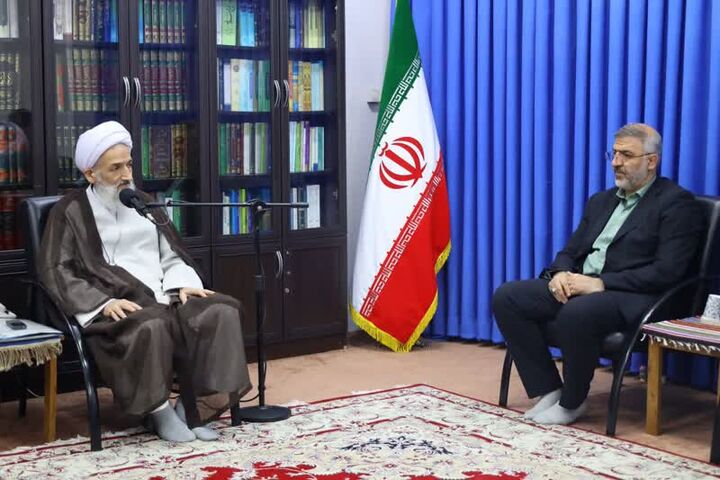 فرزندان شهدا باید پرچم‌دار عزت انقلاب باشند