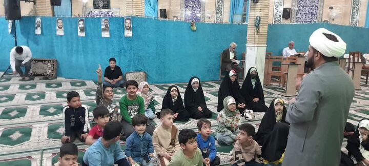 «شب شاد کودک و نوجوان» با حضور چهره‌های فرهنگی در مسجد چهارده معصوم برگزار شد