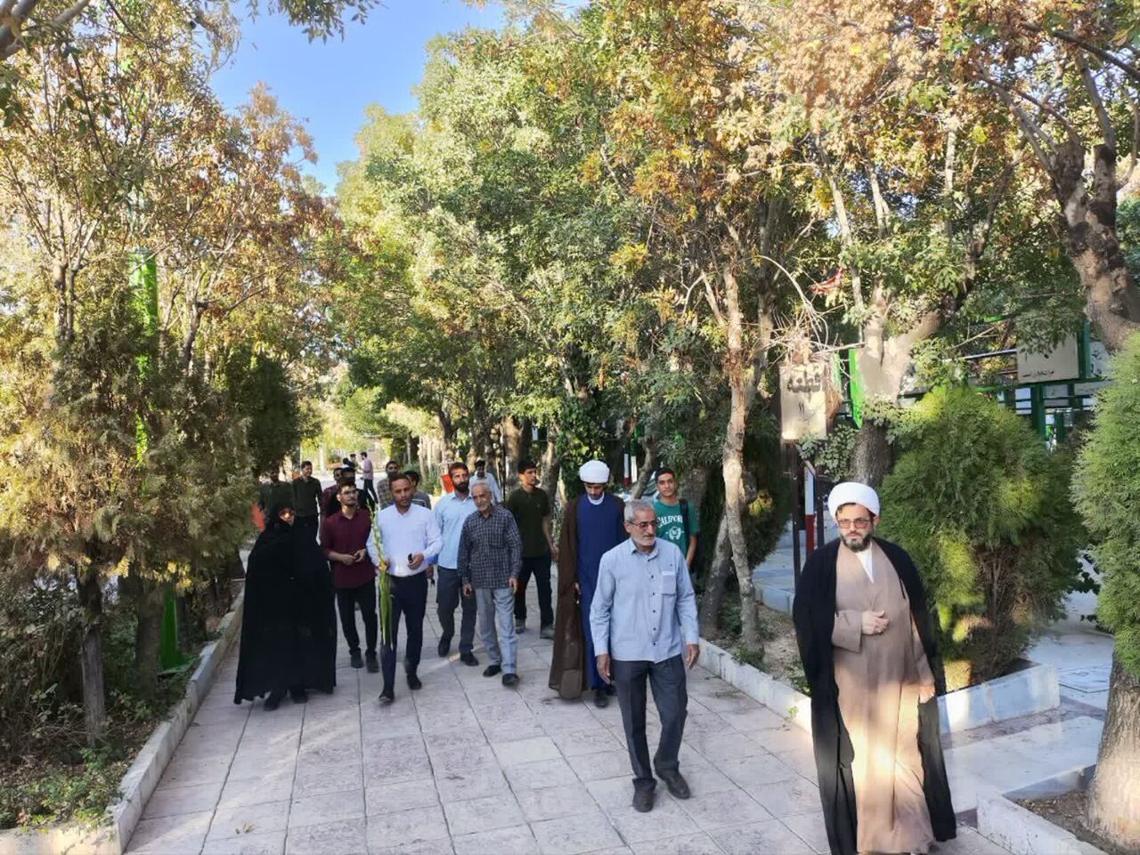 شهدا، نماد فداکاری و الهامبخش جامعه هستند