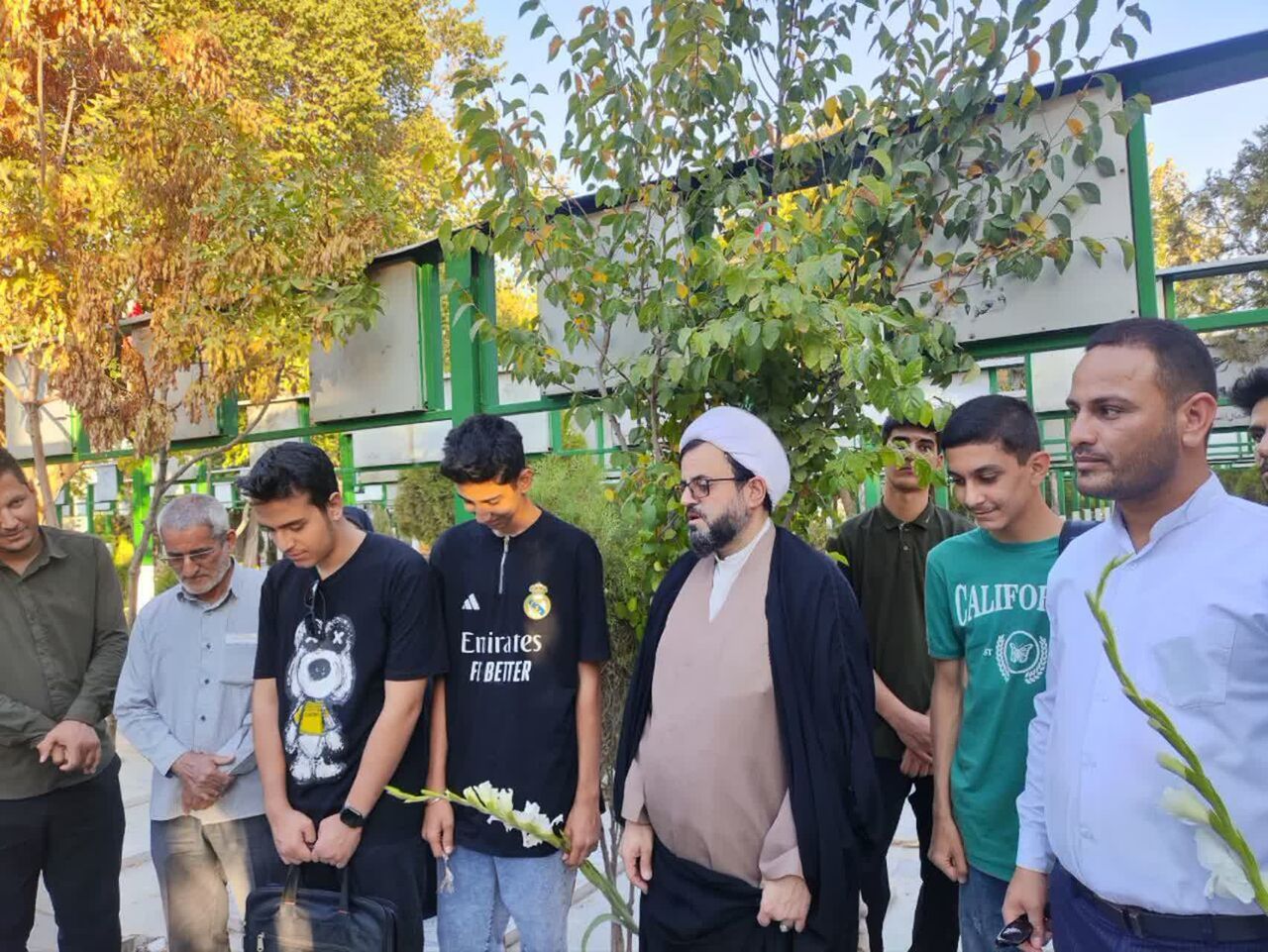 شهدا، نماد فداکاری و الهامبخش جامعه هستند