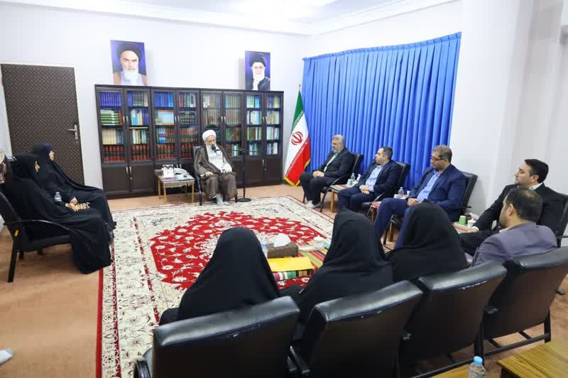 فرزندان شهدا باید پرچمدار عزت انقلاب باشند