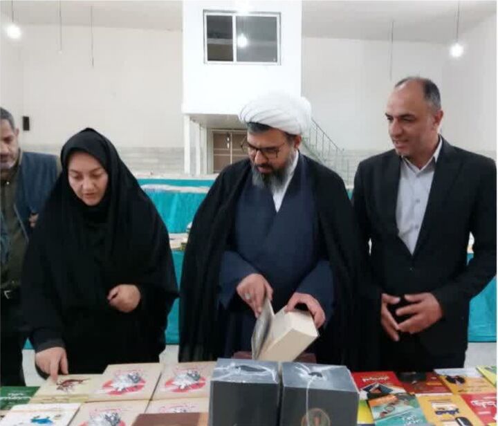 نمایشگاه کتاب الیگودرز با ۲ هزار عنوان افتتاح شد