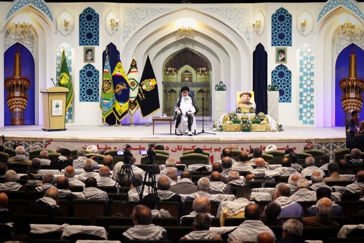 تجلیل از ۷۰۰ رزمنده دفاع مقدس در حرم رضوی