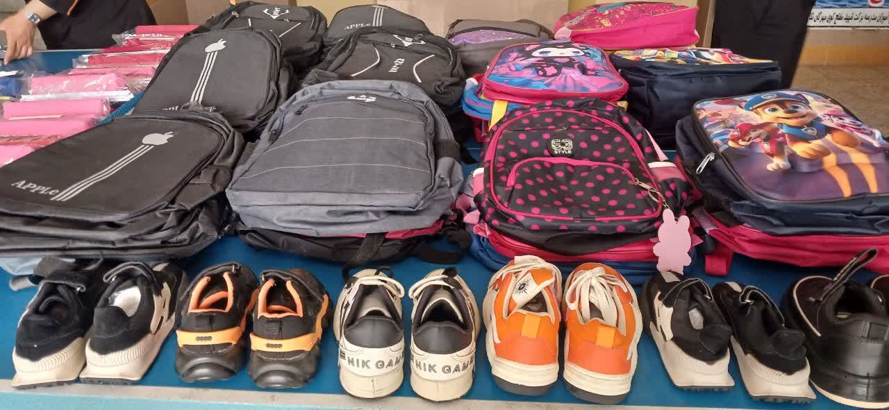 مشق مهربانی بچه های مسجد امام جعفرصادق(ع) نکا در آغاز سال تحصیلی