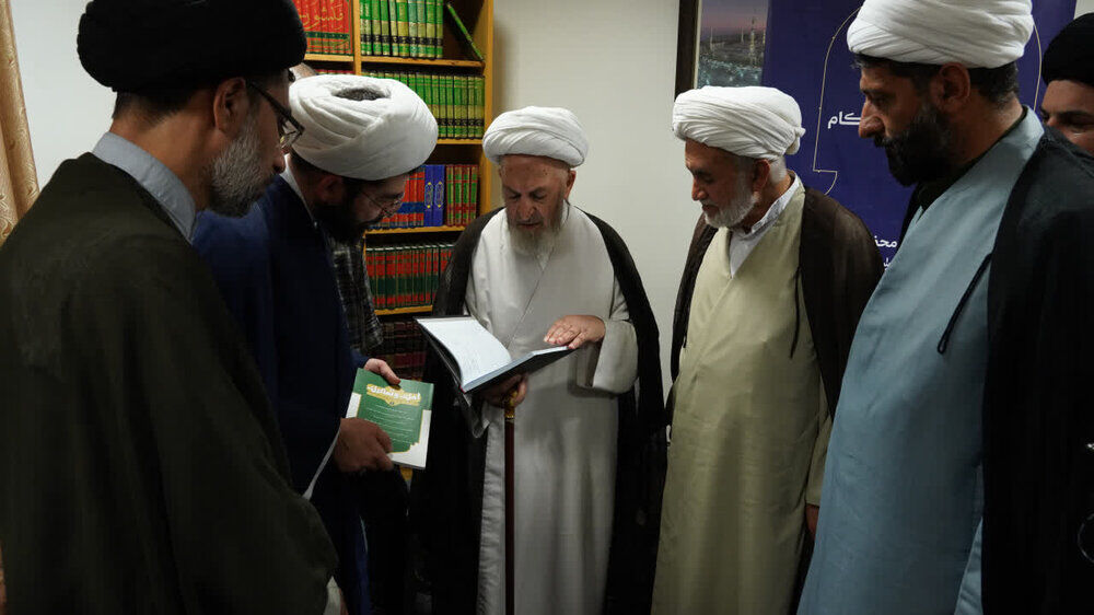 آیت الله العظمی سبحانی: اثر و برکت پژوهشهای گروهی بهتر از فردی است