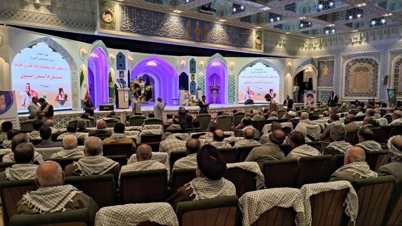 تجلیل از ۷۰۰ رزمنده دفاع مقدس در حرم رضوی