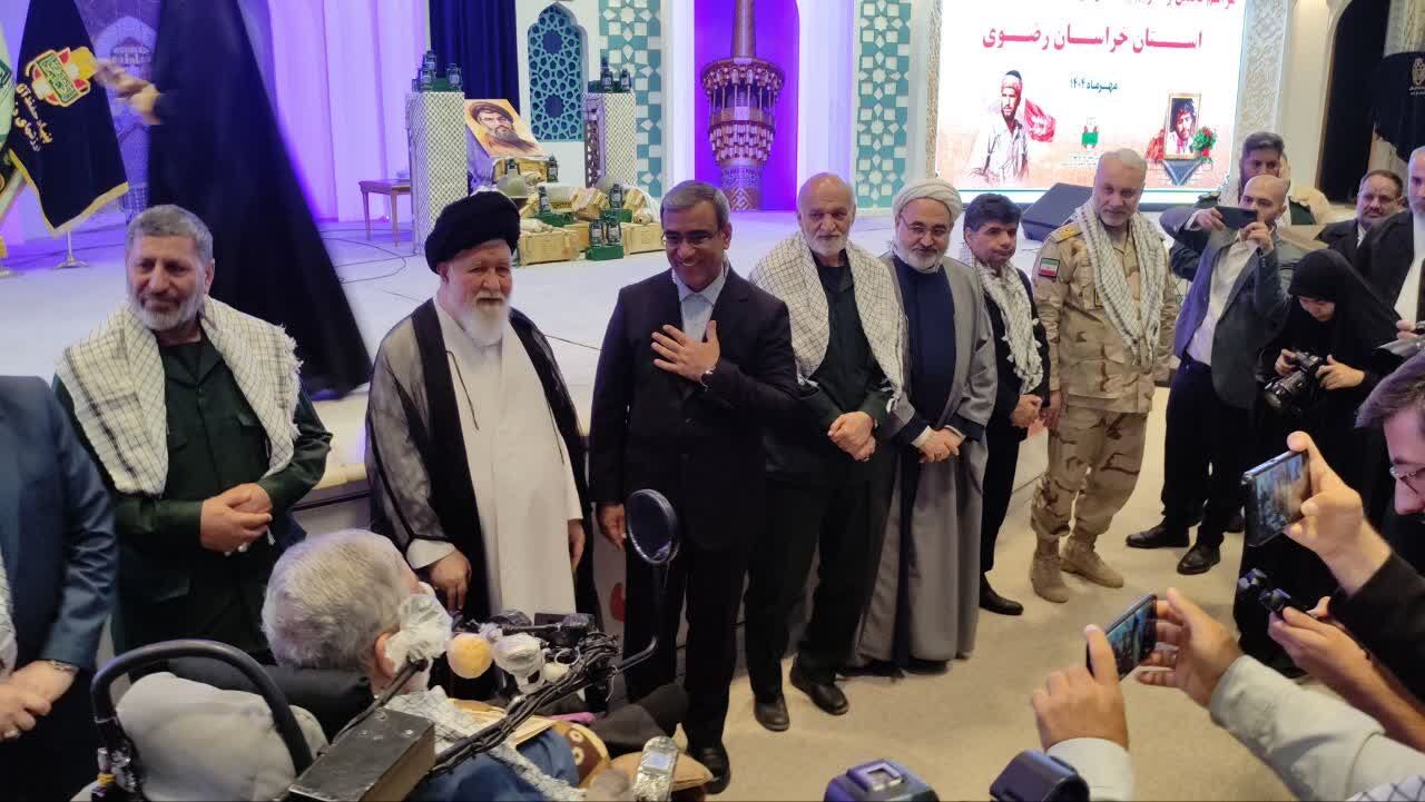 تجلیل از ۷۰۰ رزمنده دفاع مقدس در حرم رضوی