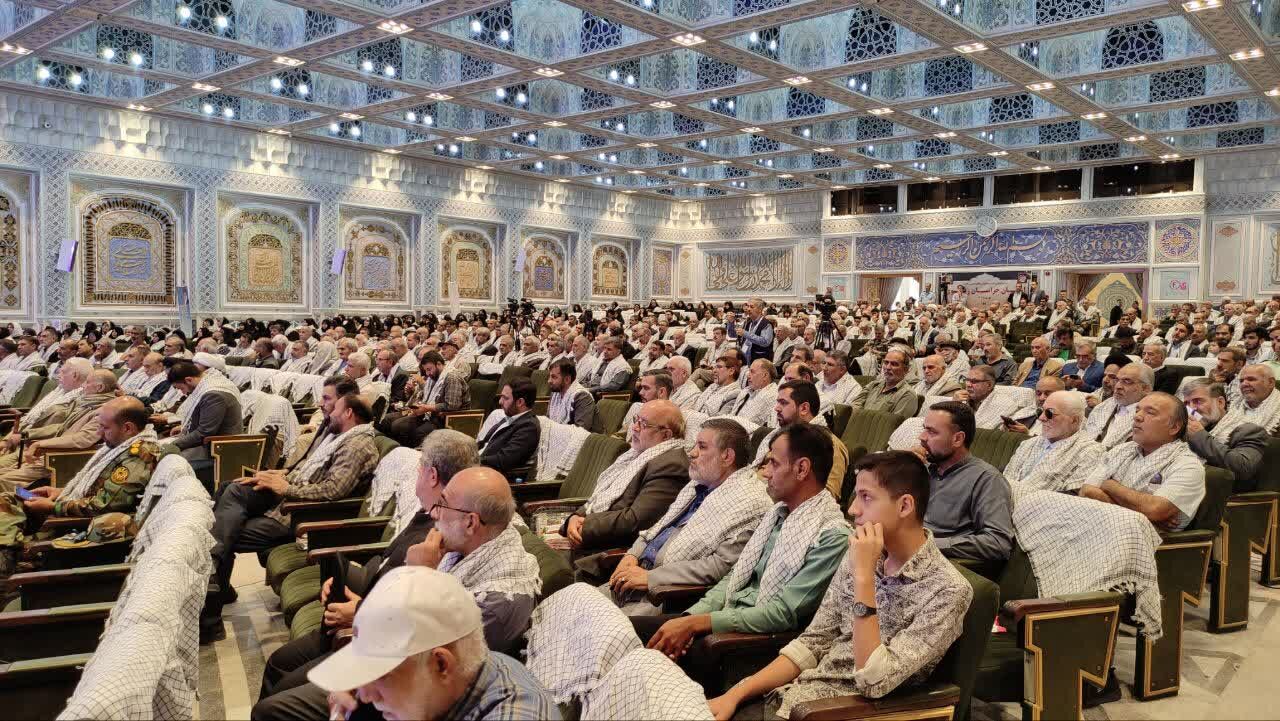 تجلیل از ۷۰۰ رزمنده دفاع مقدس در حرم رضوی