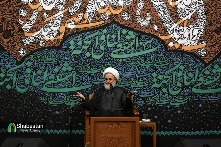 حرم حضرت معصومه(س) نماد احترام اسلام به زن و پاسخ به ادعاهای فمنیستی است