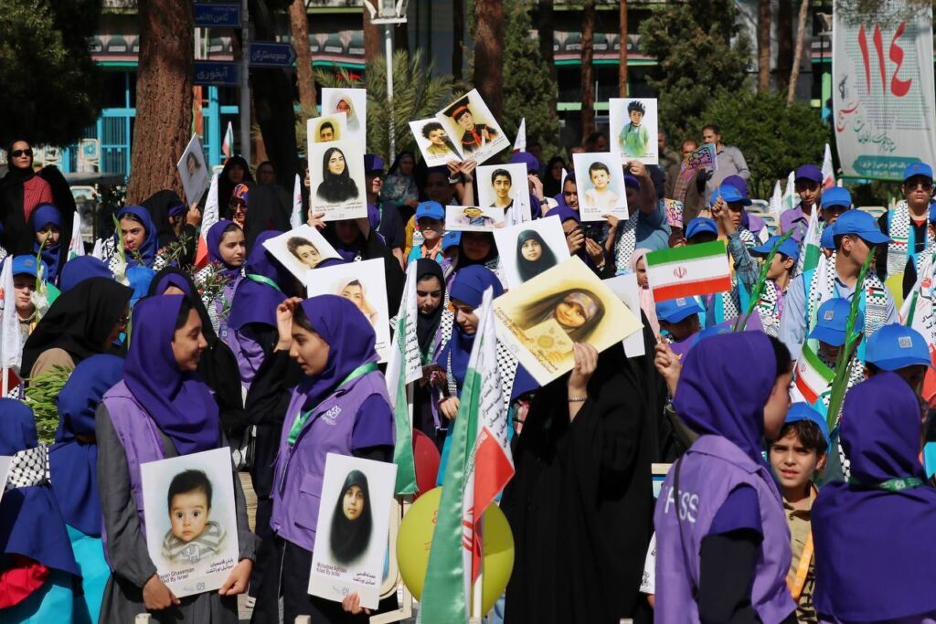 افتتاحیه معنوی و ادای احترام به شهدا اصفهان برگزار شد