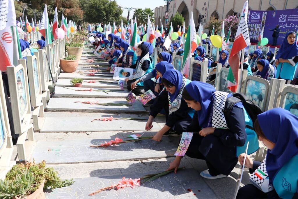 افتتاحیه معنوی و ادای احترام به شهدا اصفهان برگزار شد