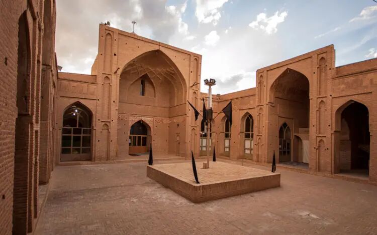 مساجد جامع زواره و اردستان دچار خسارت شدند