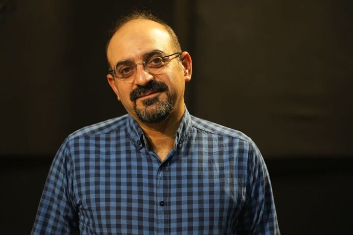 امیر مشهدی‌عباس نمایش «اطربمو» را به صحنه‌ می‌آورد