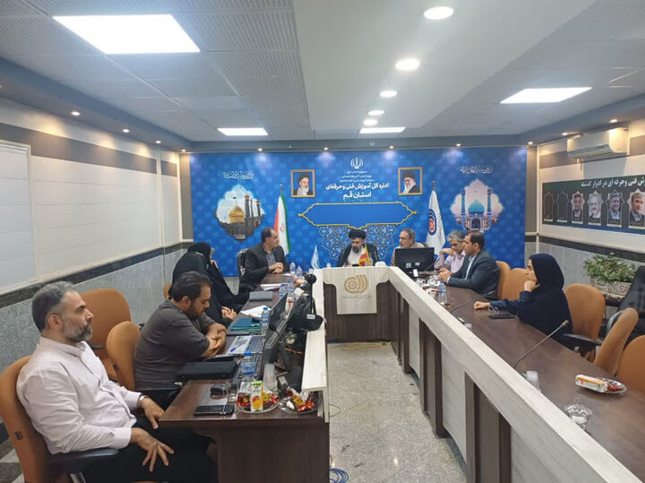 ارائه گزارش عملکرد پلتفرم «پیواز» در نشست مشترک با مدیرکل آموزش فنی و حرفه‌ای قم