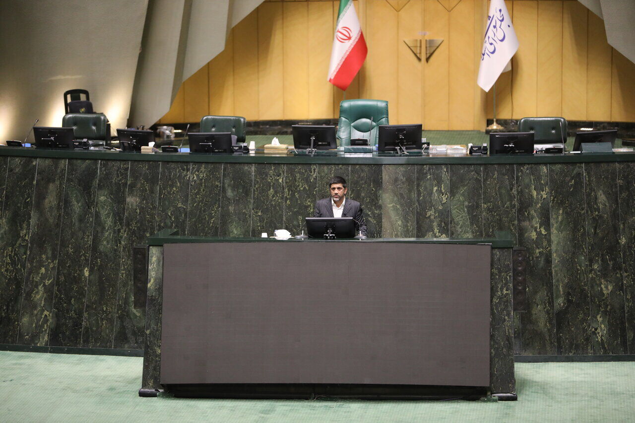 تقدیر مجلس از مدالآوران و کادر فنی تیمهای ملی کشتی آزاد و فرنگی