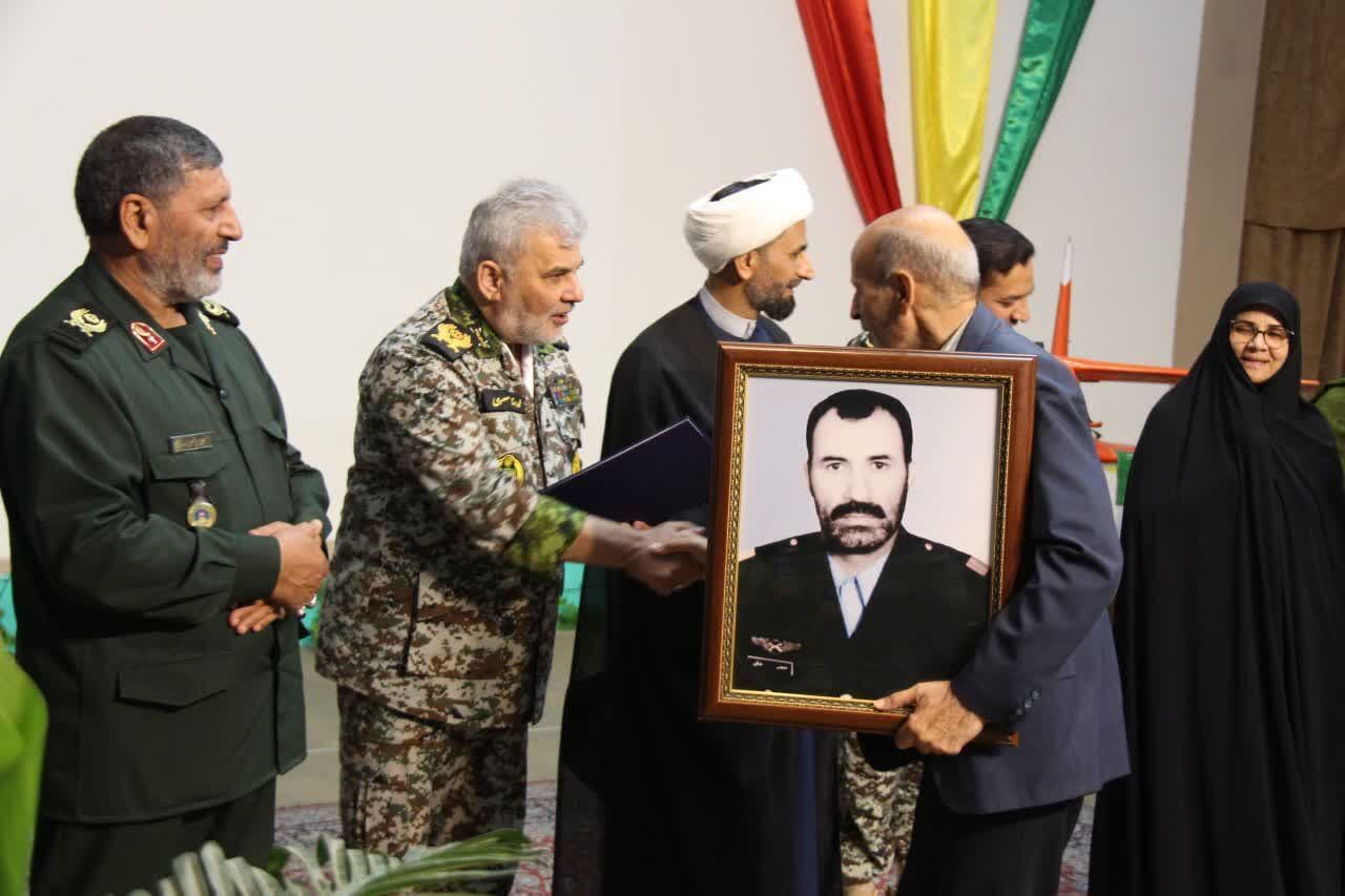 رهبری در جنگ ۱۲ روزه چهره یک امام علم به دوش را نشان داد