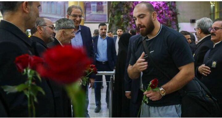 قهرمانان کشتی میهمان امام مهربانی‌ها شدند