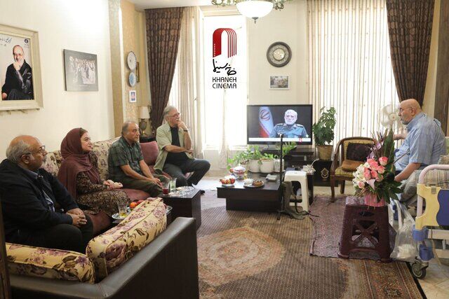 مدیرعامل خانه سینما به عیادت جمال شورجه رفت