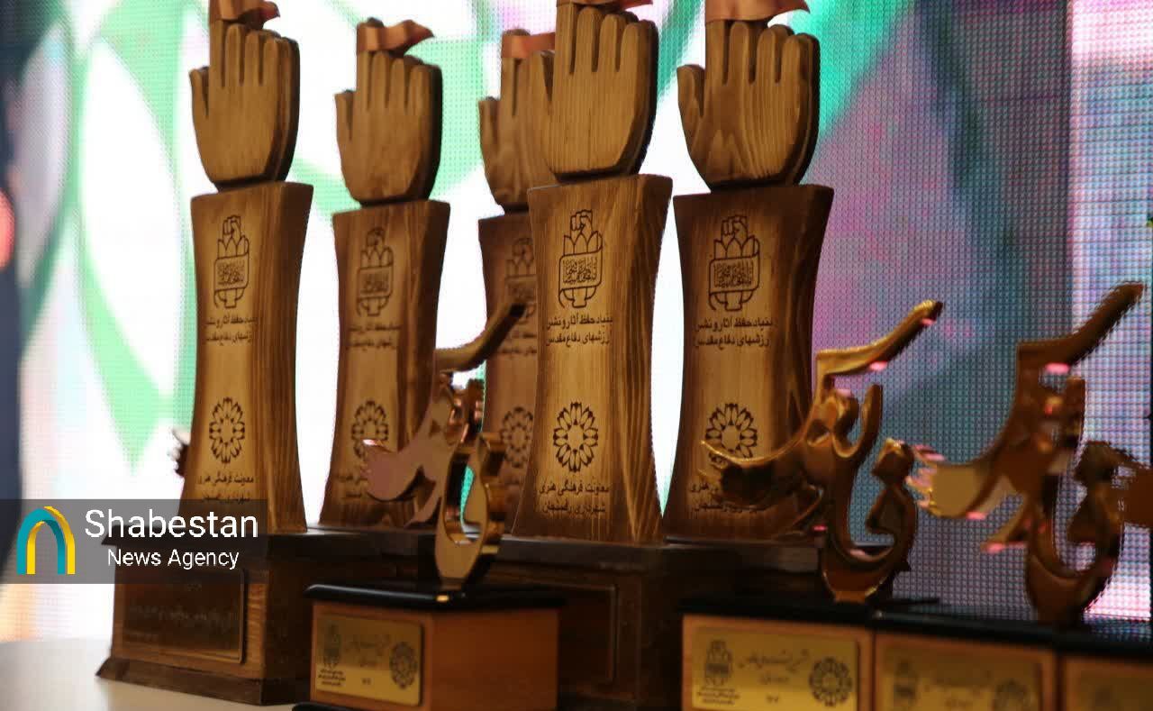 استقبال بیش از یک هزار نفر از هنرمندان و فعالان فضای مجازی کرمان از جشنواره‌های حفظ آثار و نشر ارزش‌های دفاع مقدس