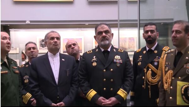 بازدید امیر دریادار ایرانی از موزه دریایی ارتش روسیه