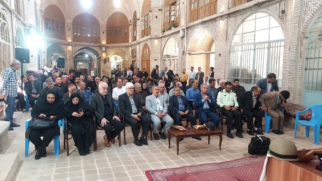 آبروی بازار؛ یادبود شهدای اصناف و شهید "اصغر عسگری" در اراک برگزار شد