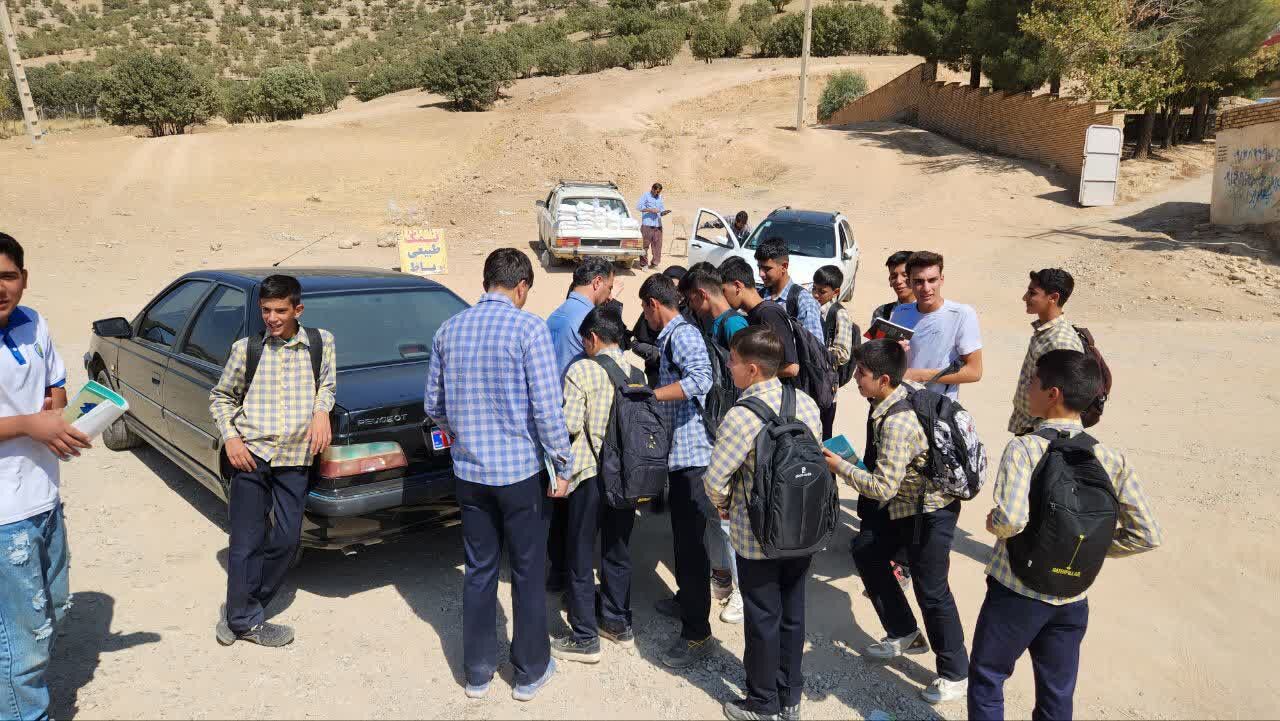 ۲۰۰ جلد کتاب به دانش‌آموزان روستایی خرم‌آباد اهدا شد