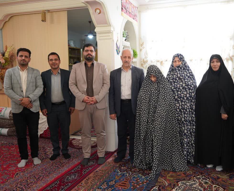 دیدار شهردار مهدی‌شهر با مادران شهید بینایی و موئیدی