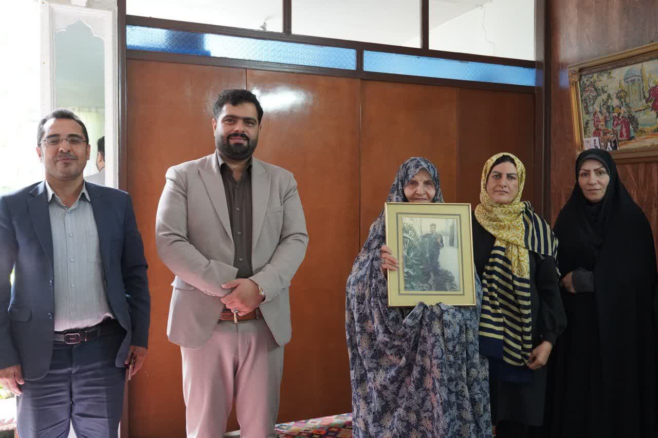 دیدار شهردار مهدیشهر با مادران شهید بینایی و موئیدی