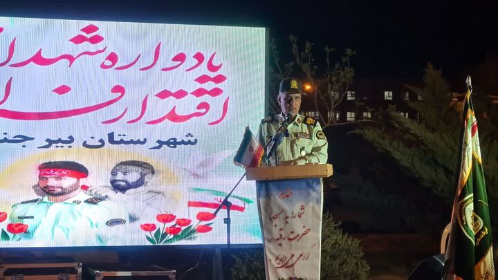 راه شهدا چراغ هدایت جامعه در برابر جنگ ترکیبی دشمن است