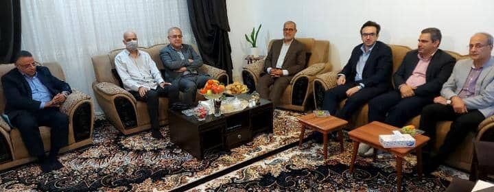 عیادت استاندار هرمزگان از پیشکسوت برجسته فرهنگی و رسانه‌ای در بستر بیماری